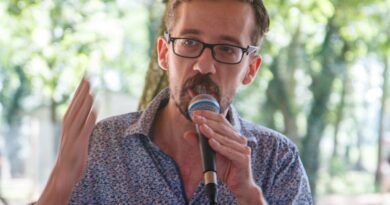 Le vidéaste de gauche Usul a-t-il récolté 300 000 euros pour un webdocumentaire qui n’a pas vu le jour ?