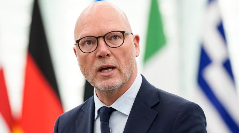 Des eurodéputés approuvent le recul sur les règles de durabilité des entreprises | Euractiv FR