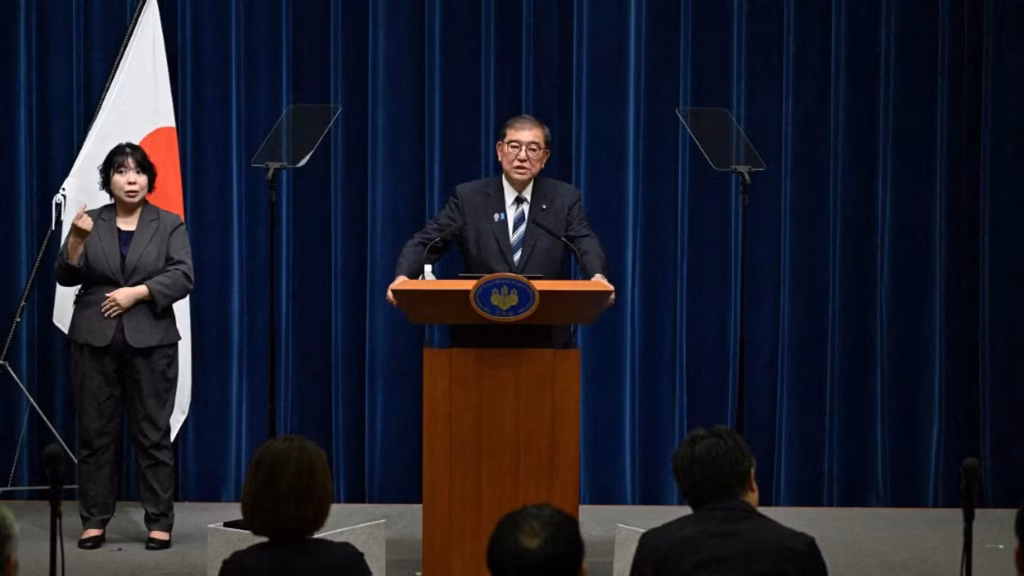 Englué dans une crise politique, le Premier ministre japonais démissionne avec fracas