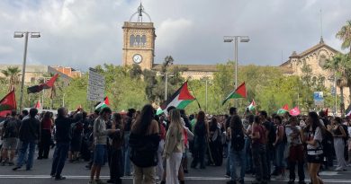 Flottille pour Gaza : à Barcelone, des manifestants, emmenés par des étudiants, bloquent une partie de la ville