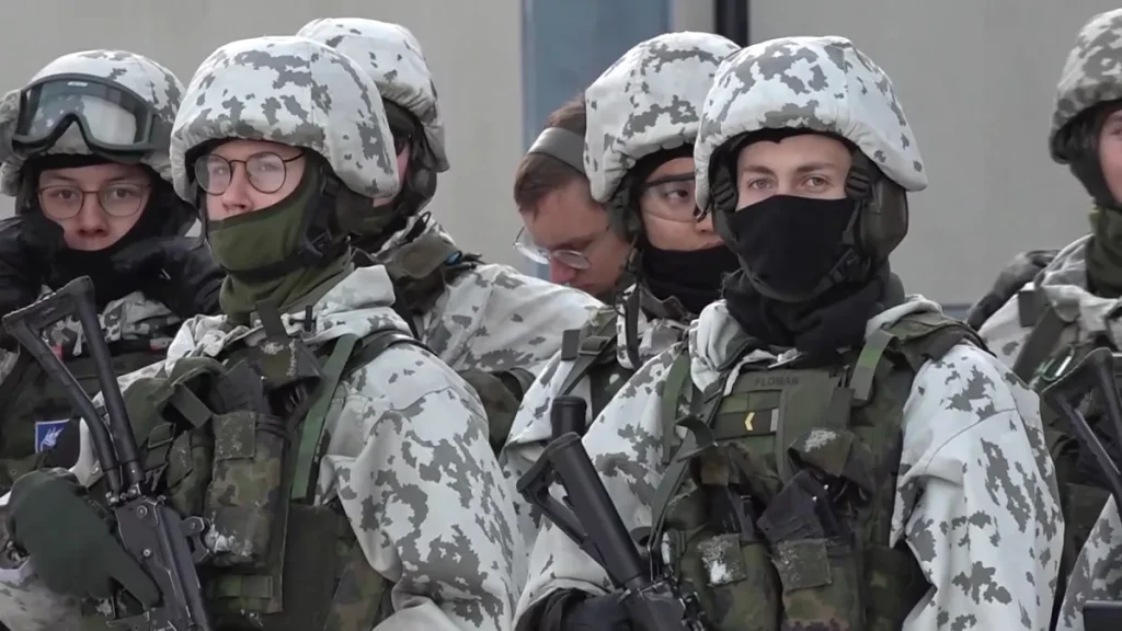 La Finlande, ce pays en paix, mais toujours prêt à la guerre