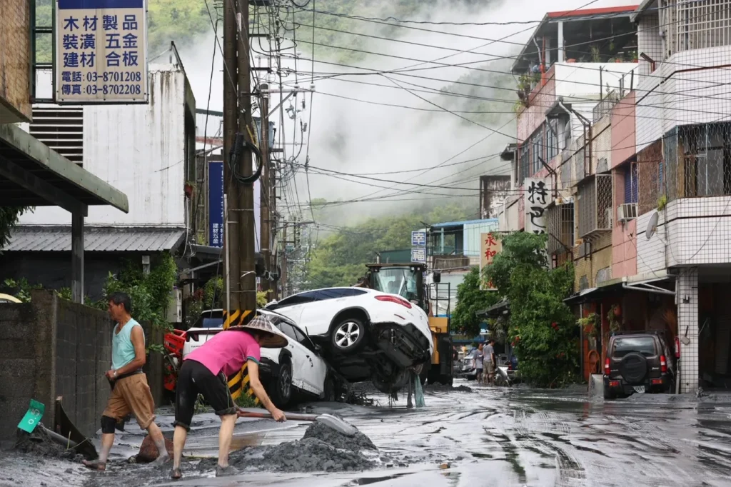 Le typhon Ragasa fait 14 morts à Taïwan, le sud de la Chine en alerte
