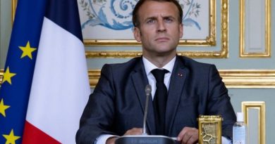 Macron demande à son Premier ministre démissionnaire de mener d'"ultimes négociations" - Atlasinfo