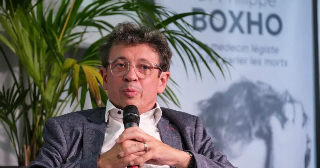 Philippe Boxho, médiatique médecin légiste et auteur de livres à succès, a-t-il «inventé» certains de ses récits ?