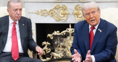 Prêt à lever les sanctions, Trump demande à la Turquie l'arrêt de ses achats de pétrole russe