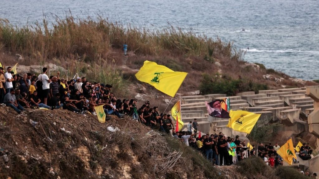 REPORTAGE. "C'est ce qui nous reste de résistance" : un an après la mort d'Hassan Nasrallah, le Hezbollah garde des milliers de partisans au Liban