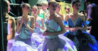 REPORTAGE. Guerre en Ukraine : "le spectacle doit continuer"… malgré les bombes, Kharkiv danse encore