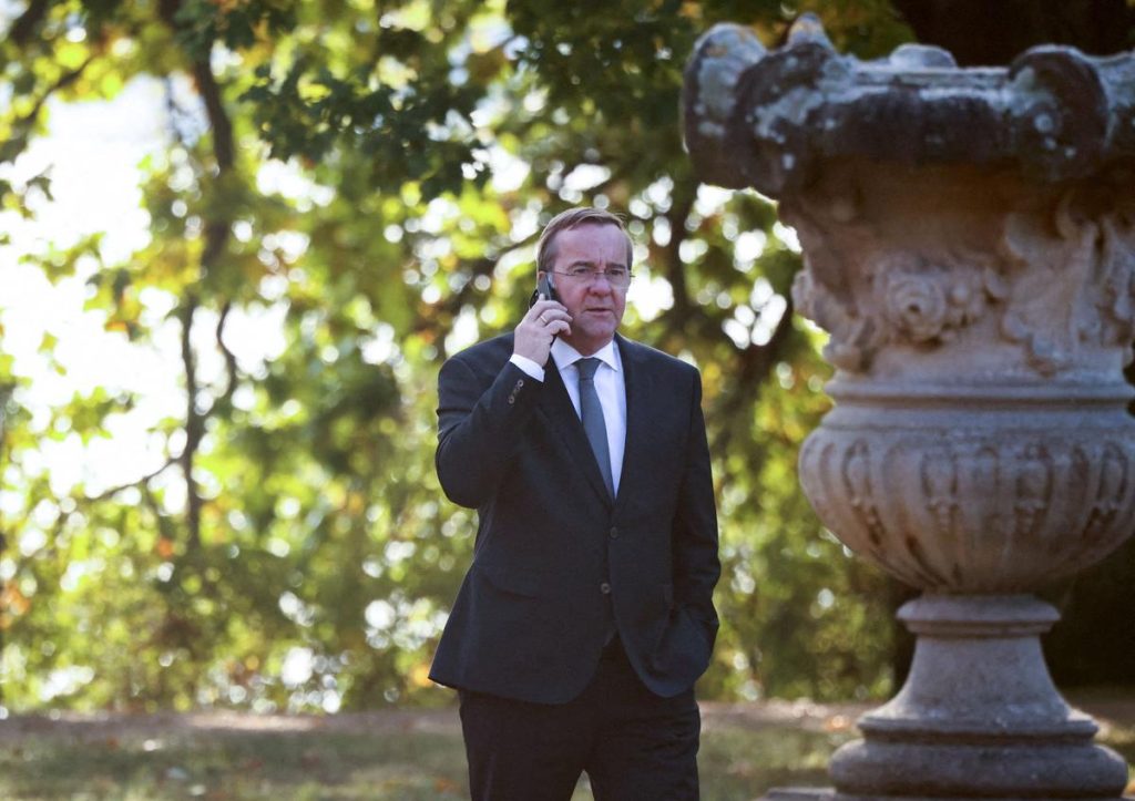 Survols de drones en Allemagne : le ministre de la Défense appelle au calme