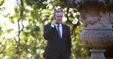 Survols de drones en Allemagne : le ministre de la Défense appelle au calme