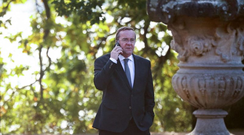 Survols de drones en Allemagne : le ministre de la Défense appelle au calme