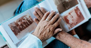 Tour du monde des correspondants - Alzheimer: regards croisés aux quatre coins du globe