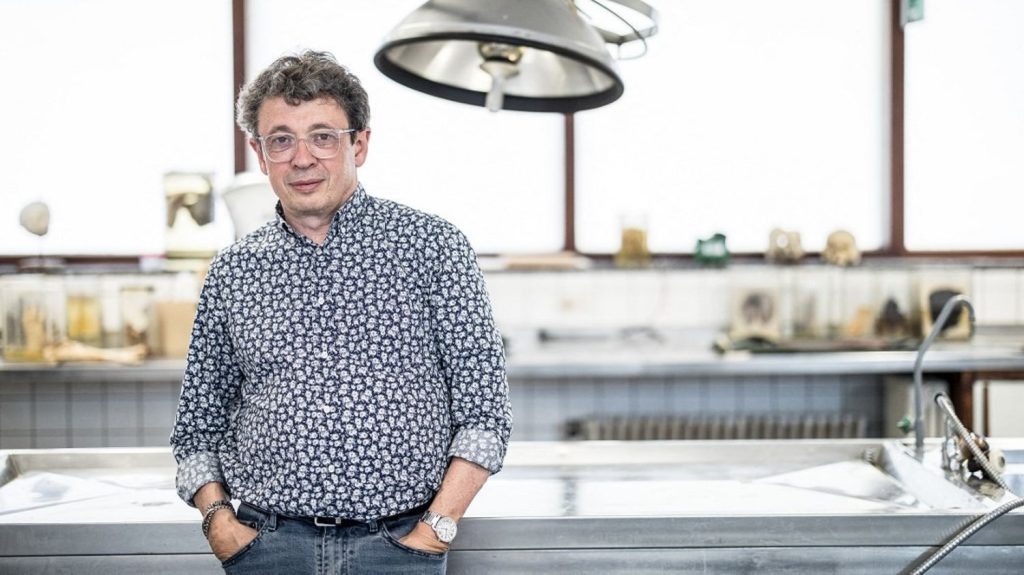 VRAI OU FAUX. Les récits du médecin légiste Philippe Boxho, star des librairies et des réseaux sociaux, sont-ils authentiques ?