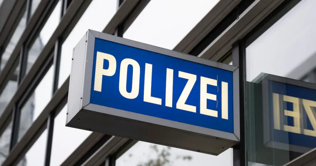 Allemagne : un conspirationniste d’extrême droite arrêté pour un projet d’attentat contre Olaf Scholz et Angela Merkel