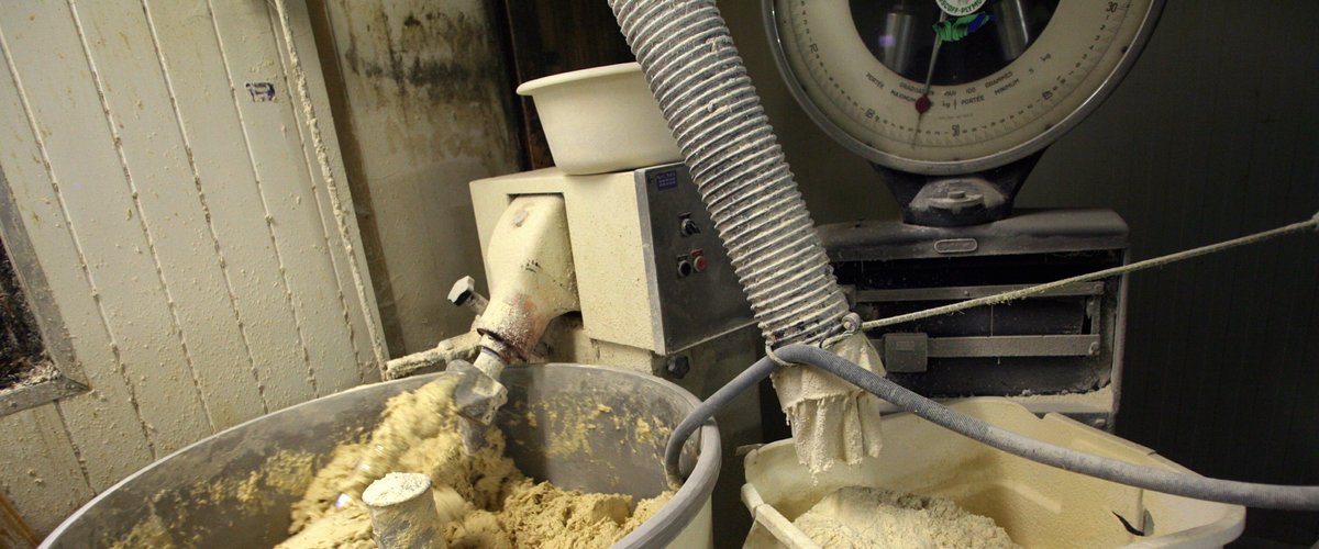 Une boulangère meurt étranglée par son écharpe dans le pétrin :