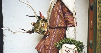 Coincé entre deux géants