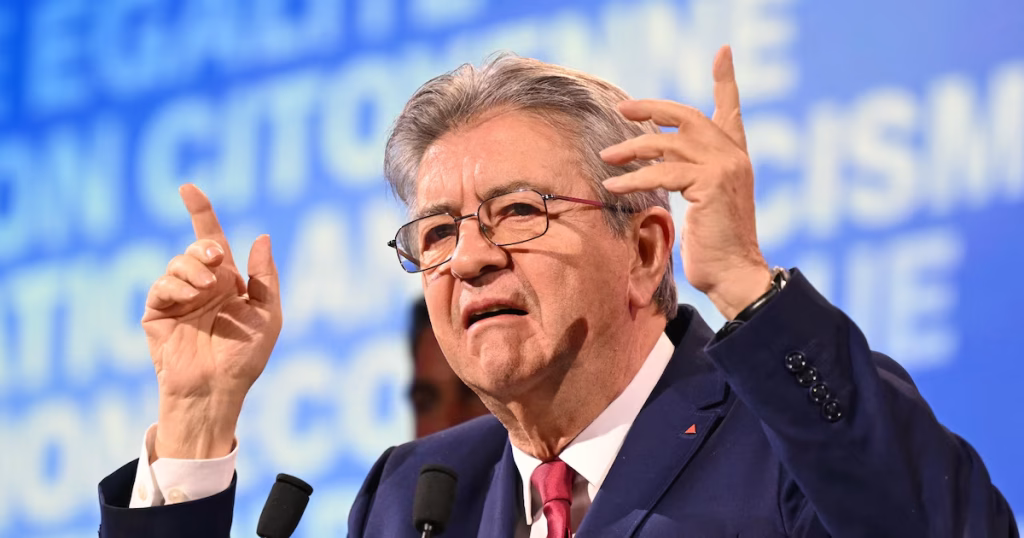 Le chef de file de LFI, Jean-Luc Mélenchon, lors d'un meeting du parti à Aubervilliers, le 23 novembre 2025 en Seine-Saint-Denis